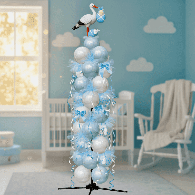 Columna de nacimiento azul claro con topper de cigüeña en habitación de bebé para nacimiento de niño