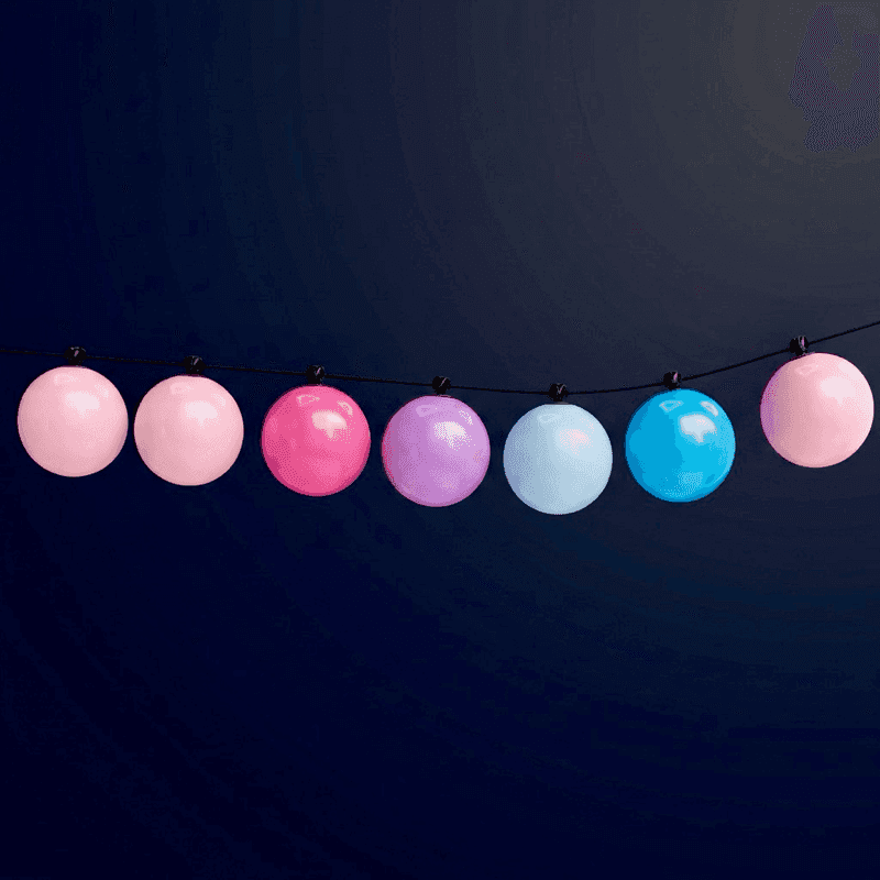 Guirnalda de globos PilaMania a lo largo de escaleras y barandilla