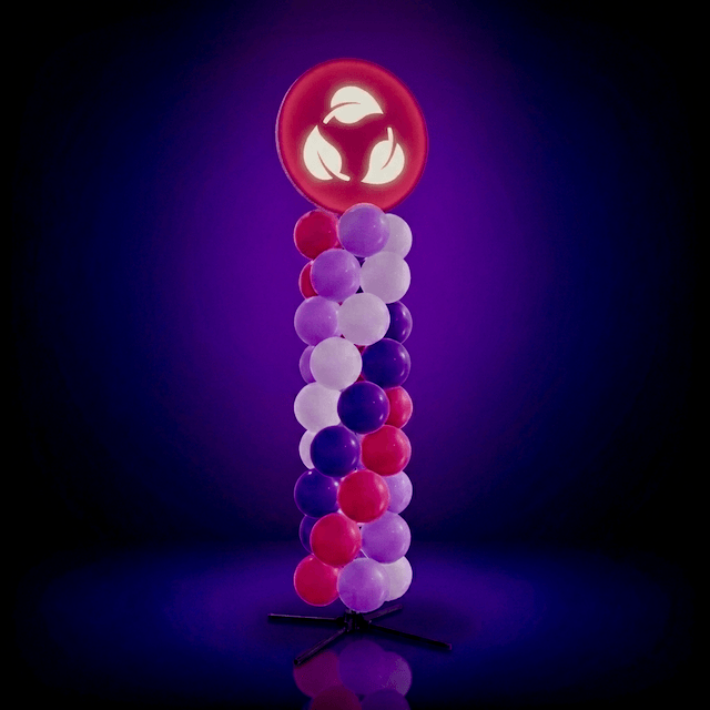 Columna de globos PilaMania con panel LED iluminado para branding e imagen de marca